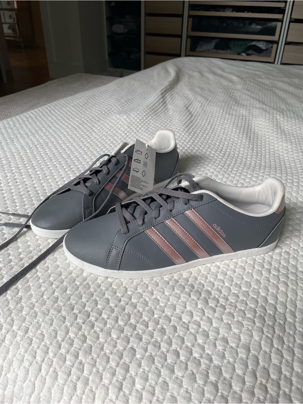 Adidas Women’s Gray Sneakers with Metallic Pink Stripes size US10 - NWT